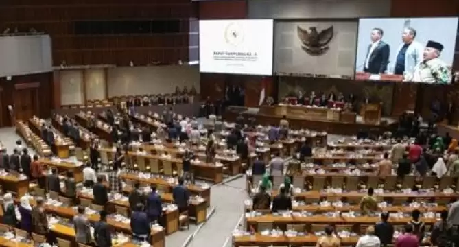 Rapat paripurna DPR ke-13 masa persidangan IV tahun sidang 2023-2024 di Kompleks Parlemen Senayan, Jakarta Pusat, Selasa (5/3).