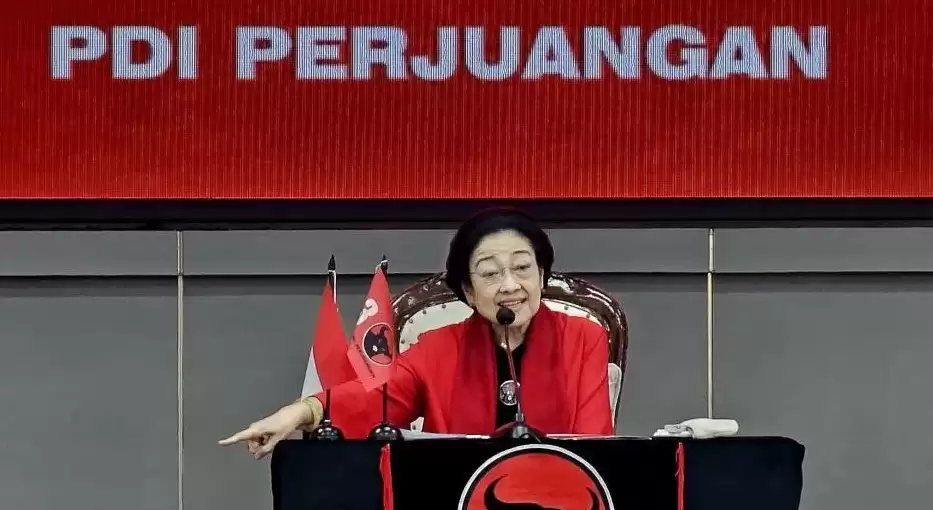Megawati Soekarnoputri saat menyampaikan pidato pada HUT ke-51 PDI Perjuangan di Sekolah Partai PDI Perjuangan di kawasan Lenteng Agung, Jakarta Selatan, Jakarta, Rabu (10/1)