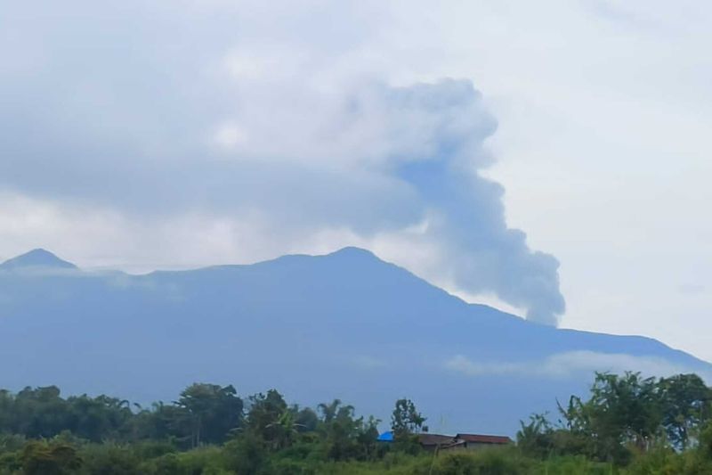 Update Gunung Marapi Erupsi Tinggi Abu Capai 700 meter