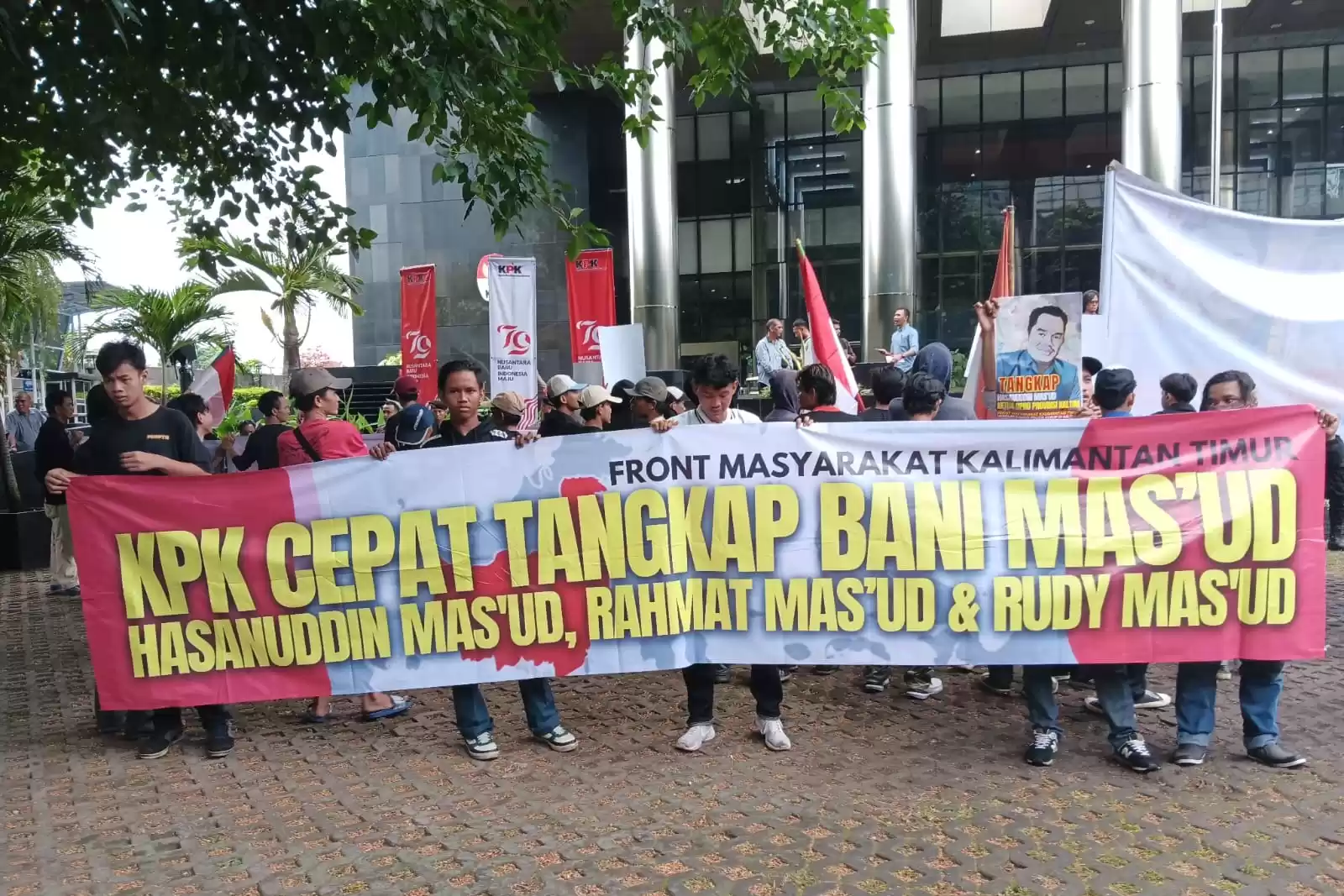 Front Masyarakat Kalimantan Timur (Kaltim) Menggeruduk Kantor KPK (Foto: Istimewa)