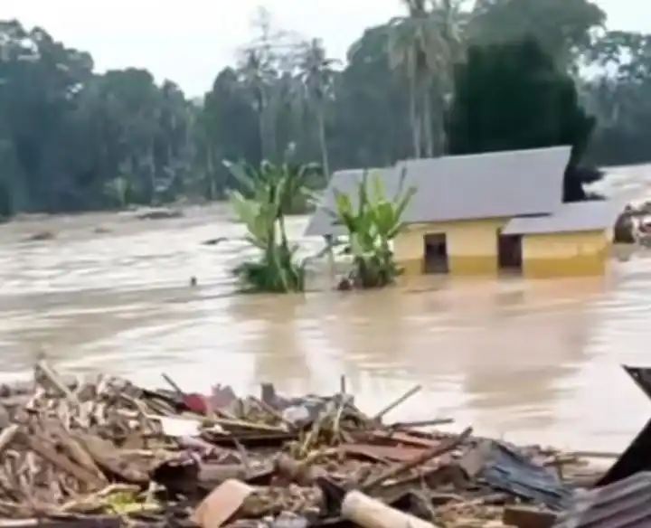 Banjir di Kabupaten Tapanuli Tengah, Sumatera Utara (Foto: Tangkapan Layar)