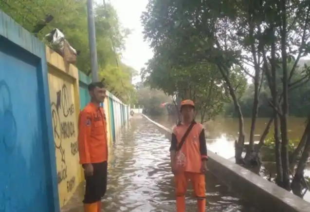 Banjir rob terjadi di kawasan Marunda, Kecamatan Cilincing, Jakarta Utara (Foto: Antara)