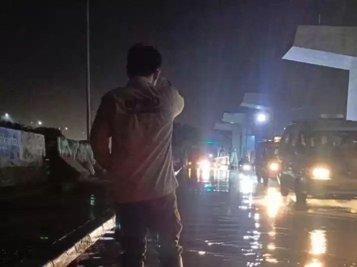 Banjir rob yang terjadi membuat genangan air terjadi di kawasan Sunter Kecamatan Tanjung Priok Jakarta Utara pada Selasa (4/6/2024) malam. [Foto: BPBD DKI Jakarta]