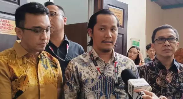 Aiman Witjaksono di Pengadilan Negeri Jakarta Selatan. [Foto: Repro]