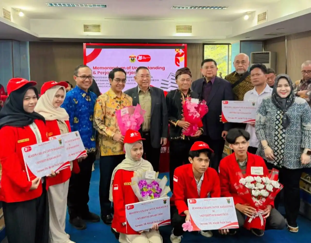 Sebuah Catatan Kecil Dari Serimonial Pemberian Beasiswa JHL Merah Putih Kasih Untuk 100 Mahasiswa Pertanian Unhas Beasiswa JLH Merah Putih Kasih (Foto: Istimewa)