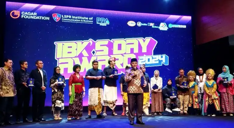 Detik-detik Cagak Foundation Anugerahkan Award IBK’s Day 2024 Kepada Herkos