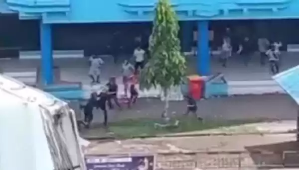 Bentrokan Brimob dengan TNI AL  di Pelabuhan Sorong, Papua Barat pada Minggu (14/4/2024)
