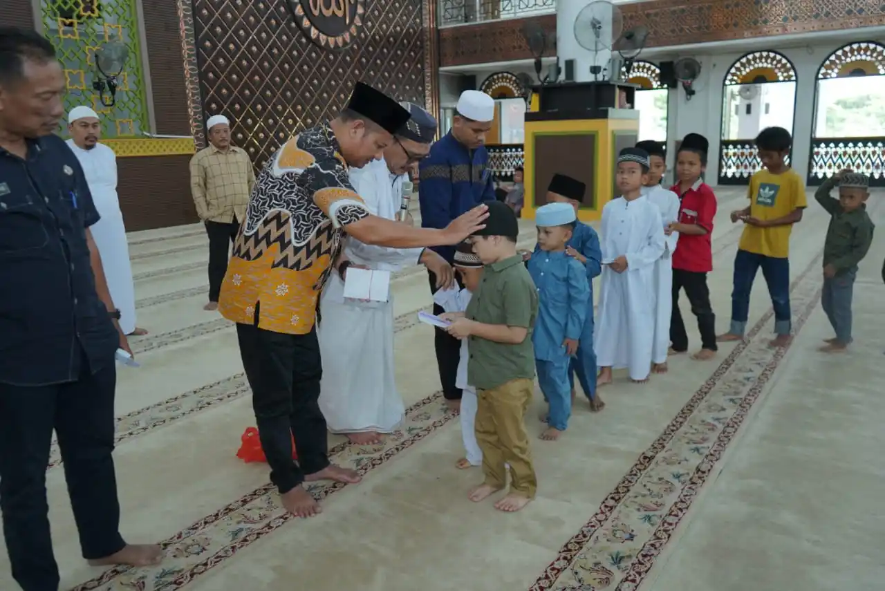BKM Agung Achmad Bakrie Kisaran Salurkan Bantuan Kaum Dhuafa dan Anak Yatim