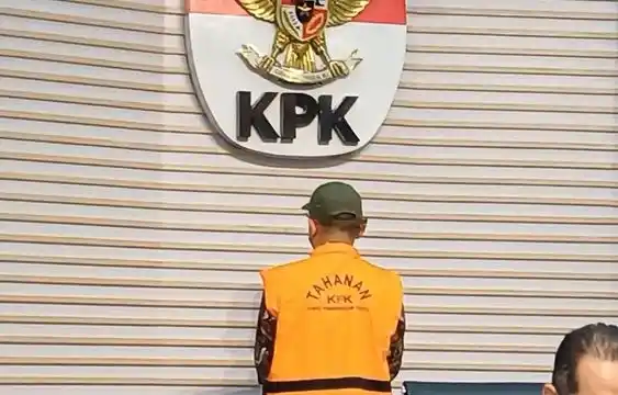 Direktur Utama PT Permana Putra Mandiri, Ahmad Taufik mengenakan rompi tahanan KPK (Foto: Dok MI/Aswan)