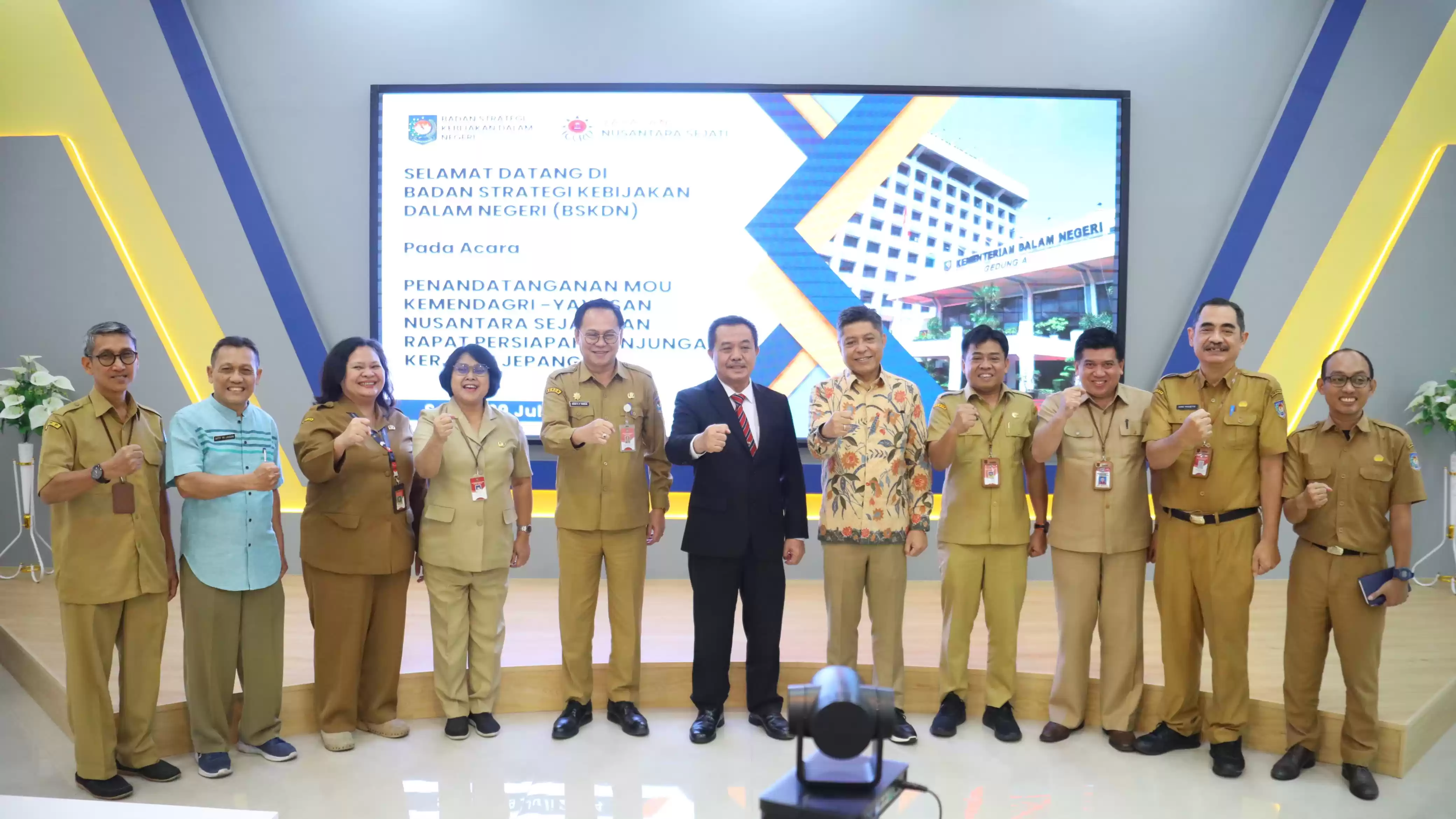BSKDN Kemendagri menandatangani MoU dengan Koso Nippon dan Yayasan Nusantara Sejati (YNS) di Ruang Rapat Command Center BSKDN, Jakarta, Senin (29/7/2024).