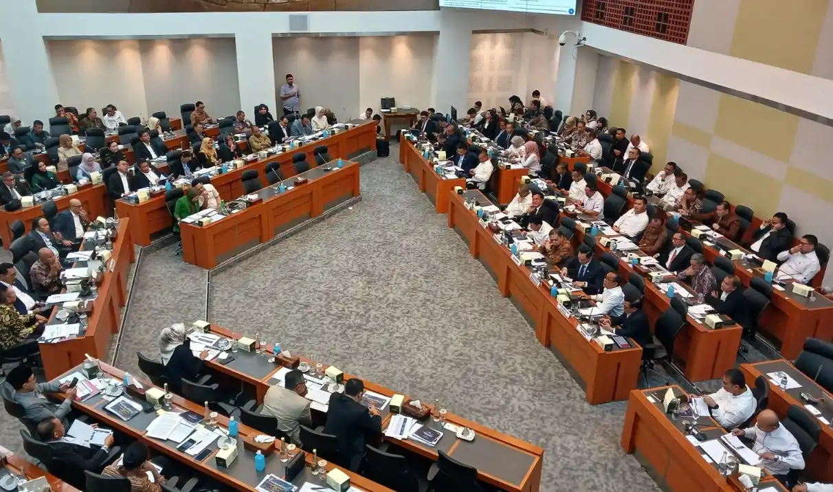 Budi Gunawan Mengeluh Anggaran Dipangkas setiap Tahun Rapat kerja dengan Badan Anggaran (Banggar) DPR RI di Kompleks Parlemen, Senayan, Jakarta Pusat, Senin (2/12/2024).