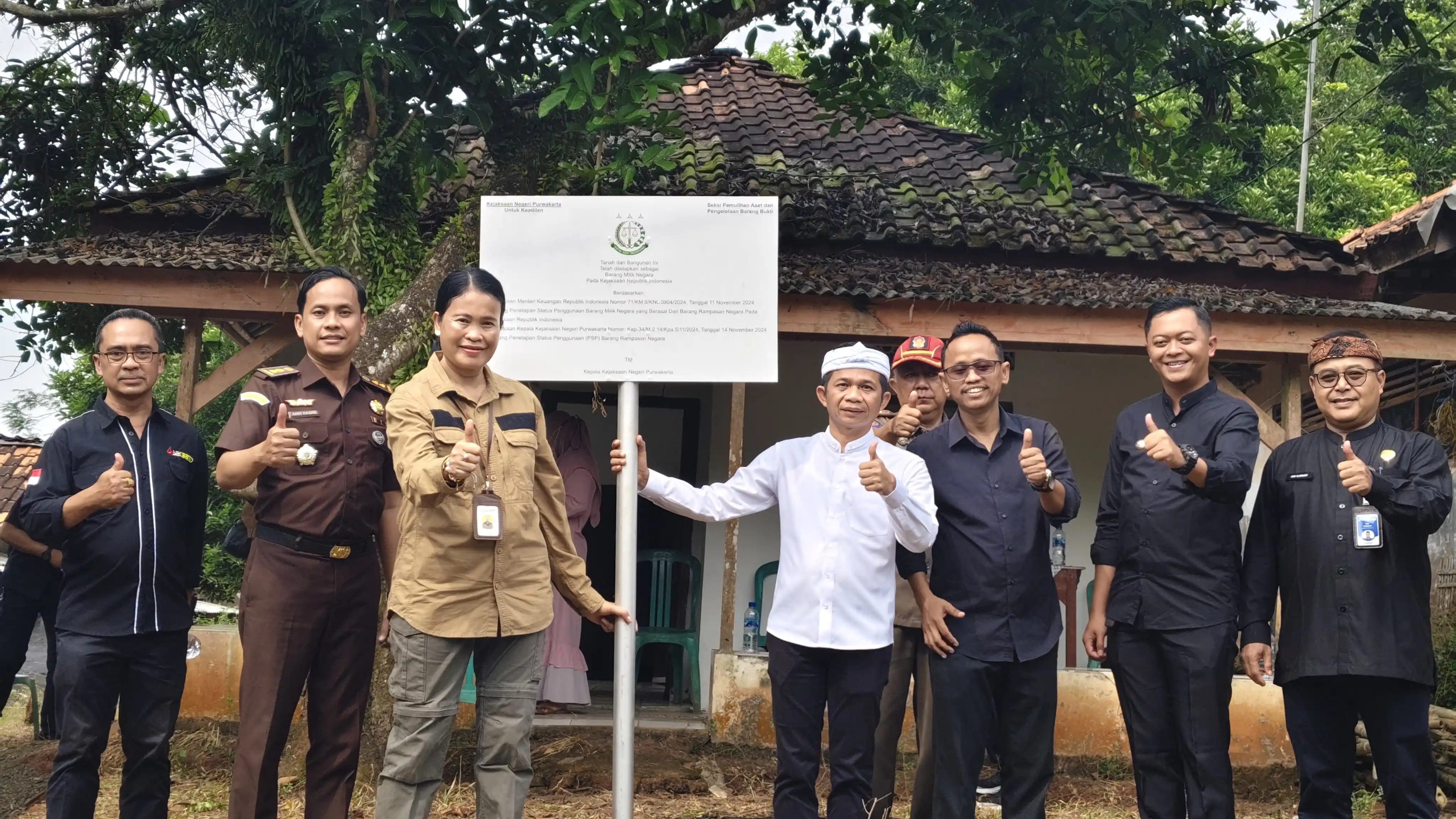 Bupati Purwakarta Saepul Bahri Binzein bersama Jajaran Kristi meninjau rumah RJ (Foto: Istimewa/MP)