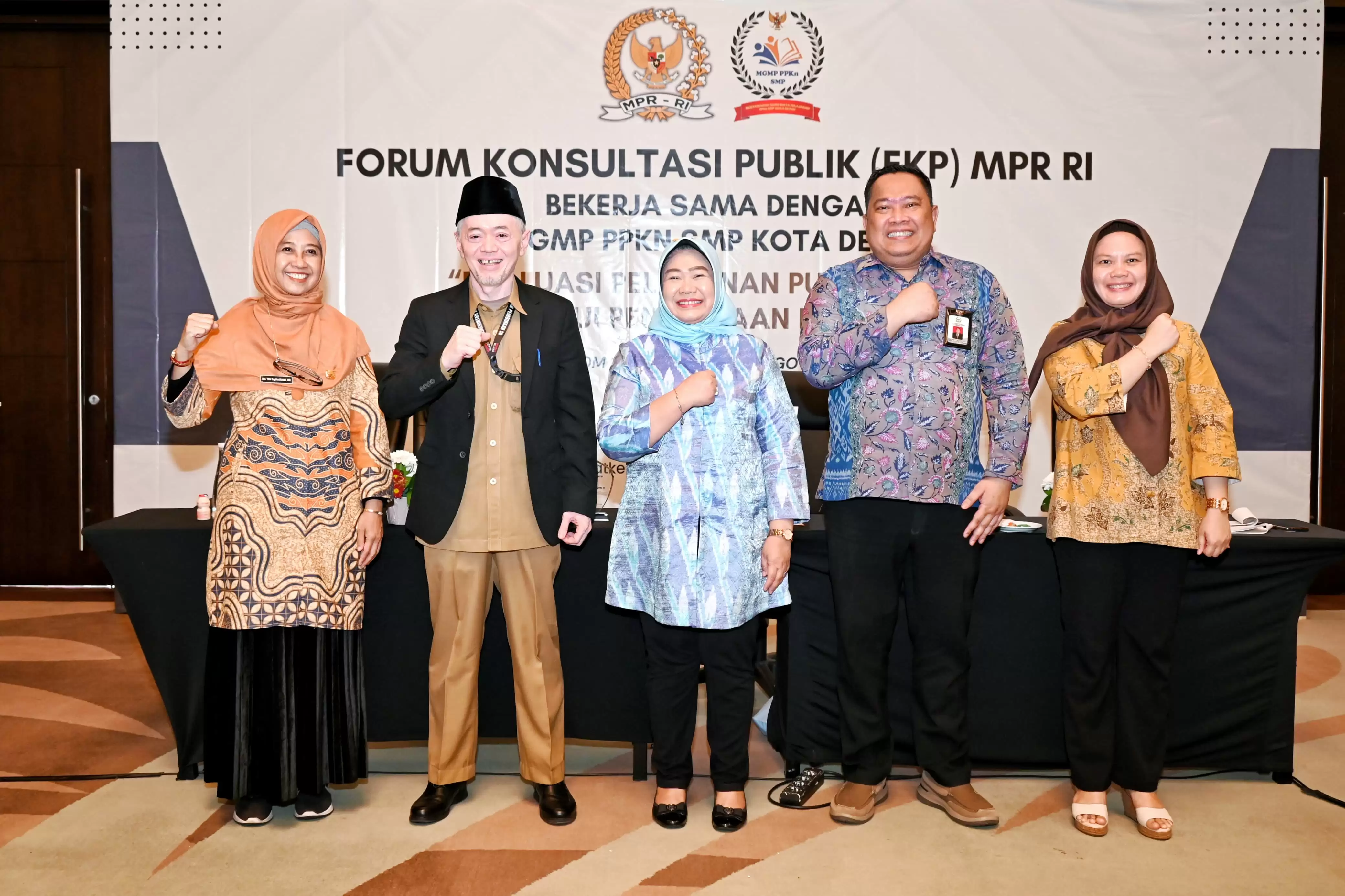 Plt Sekretaris Jenderal MPR, Siti Fauziah (tengah) [Foto: Doc. MPR]