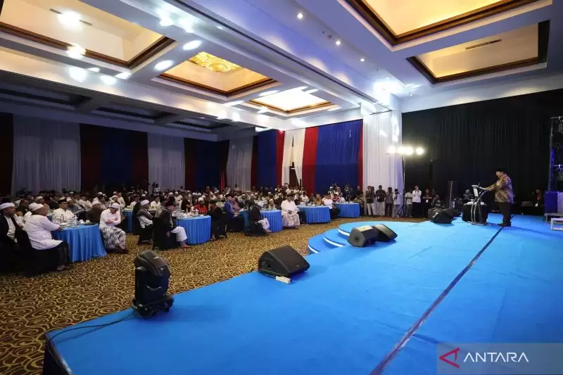 Prabowo Subianto memberi sambutan saat menghadiri acara silaturahmi dan doa bersama (Foto: ANTARA)
