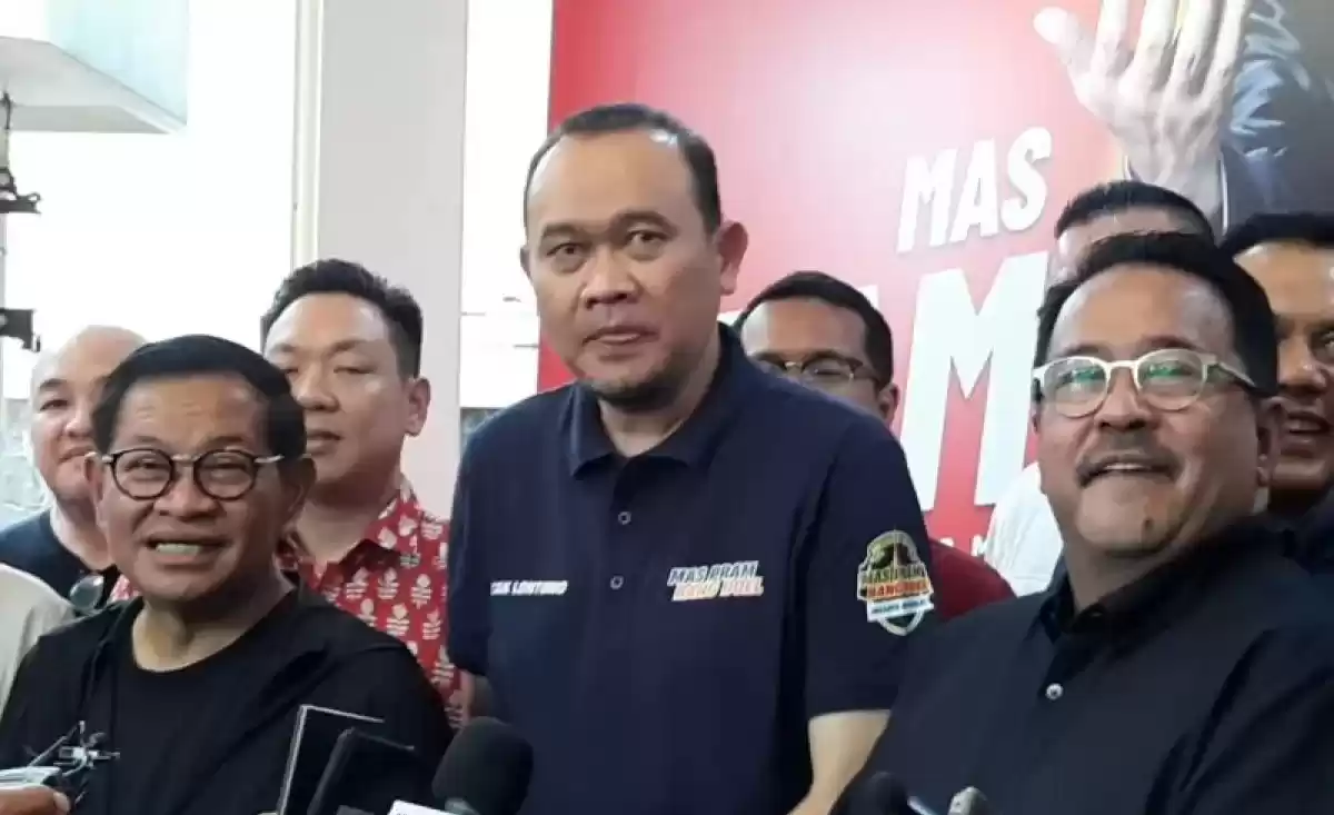 Gubernur Jakarta Pramono Anung dan Rano Karno, Lies Hartono atau kerap disapa Cak Lontong (tengah). (Foto: Antara)