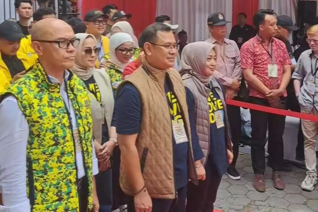 Arfi Rafnialdi-Yena Iskandar Ma'soem resmi mendaftarkan diri sebagai calon Wali Kota dan Wakil Wali Kota Bandung ke Komisi Pemilihan Umum (KPU) Kota Bandung, Jl. Soekarno Hatta No. 260, Sekejati, Kota Bandung, Jawa Barat hari ini, Kamis (29/8/2024)