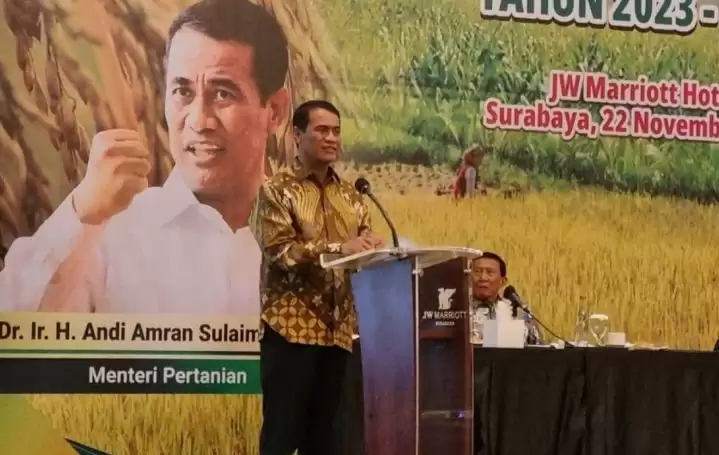 Mentan Andi Amran Sulaiman, saat Rakor Upsus Peningkatan Produksi Padi dan Jagung Tahun 2023-2024 di Surabaya, Jawa Timur, Rabu (22/11) [Foto: Ant]