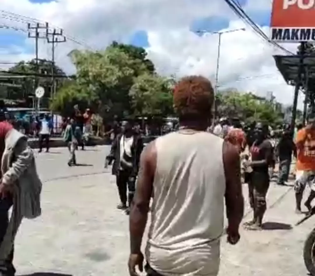 Kerusuhan saat sambut jenazah lukas enembe di Papua