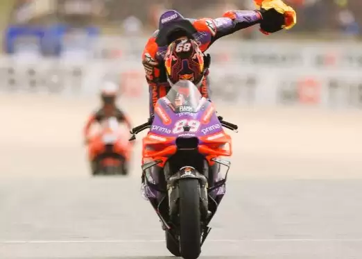 Pembalap Ducati asal Spanyol Jorge Martin melakukan selebrasi usai memenangi balapan MotoGP. (Foto: ANTARA)