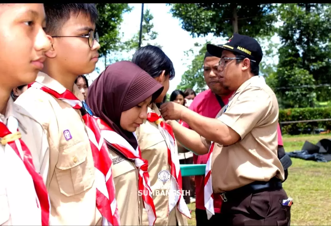 Aris Irawan, kepala sekolah SMP Sumbangsih Jakarta (paling kanan) (Foto: Dok SMP Sumbangsih Jakarta)