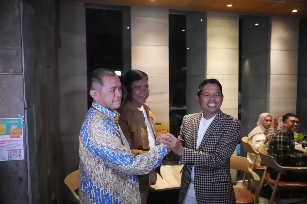 Dedi Mulyadi saat menerima pinangan Golkar untuk maju pada Pilkada Jabar 2024. (Foto: Antara/Ist)