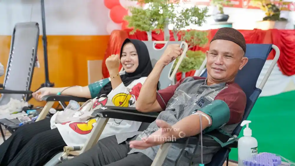 PT Timah berkolaborasi dengan PMI Kabupaten Bangka dan Komunitas Donor Darah Kabupaten Bangka, menyelenggarakan donor darah dalam Bulan Bakti HUT ke-49, PT Timah Tbk di Gedung Krida, Belinyu, Kabupaten Bangka, Senin (29/7/2025). [Foto: Doc. PT Timah]