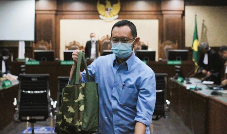 Terdakwa kasus dugaan korupsi dan gratifikasi Andhi Pramono (tengah) saat meninggalkan ruangan usai mengikuti sidang lanjutan di Pengadilan Tipikor, Jakarta, Rabu (21/2/2024). (Foto: ANTARA)