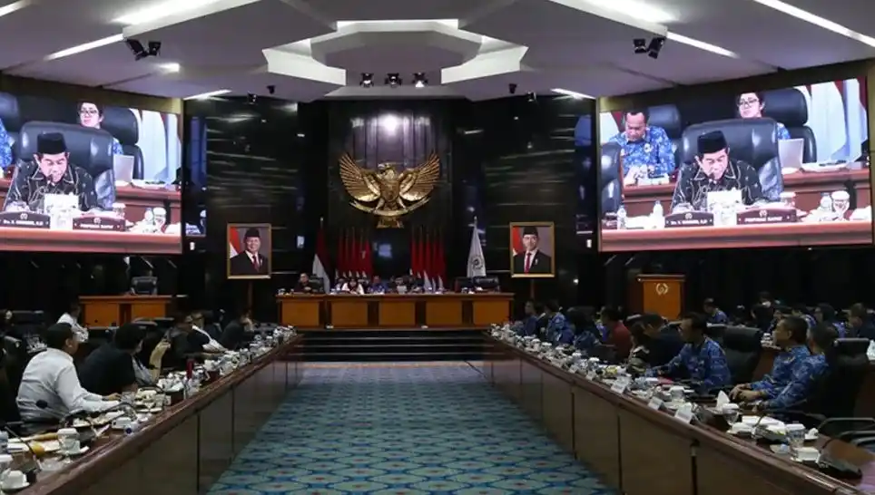 Ketua dan anggota DPRD DKI Jakarta dalam rapat Badan Anggaran di Jakarta, Senin (28/10/2024). Turut hadir dalam kesempatan itu Ketua Banggar DPRD DKI Jakarta Khoirudin.