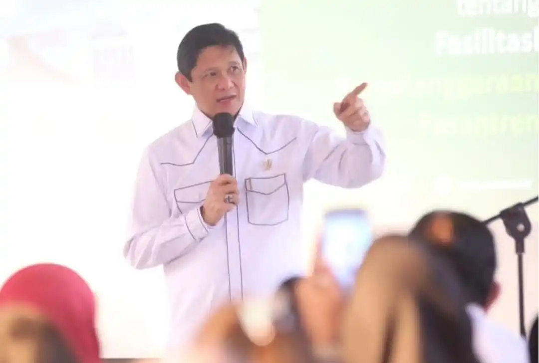 Wakil Ketua DPRD Jabar, Ir. H. MQ. Iswara, Aifo saat kegiatan Penyebarluasan Peraturan Daerah Provinsi Jawa Barat No.1 Tahun 2021 Tentang Penyelenggaraan Fasilitasi Pesantren yang berlangsung di Jatimulya, Kelurahan Gemuruh, Kecamatan Batununggal, Kota Bandung, Jumat (18/10/2024). (Foto: Instagram/@kang.iswara).