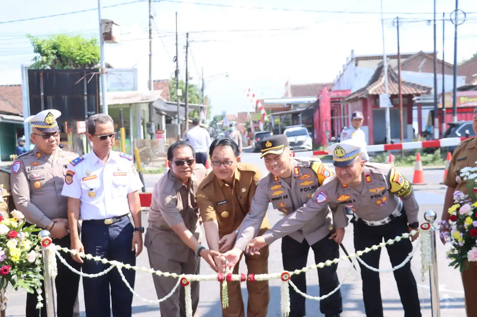 Ketua DPRD Kabupaten Blitar Supriadi, bersama Pjs Bupati Blitar Jumadi dan Kapolres Blitar AKBP Wiwit Adisatria (Foto: Dok DPRD Kabupaten Blitar)