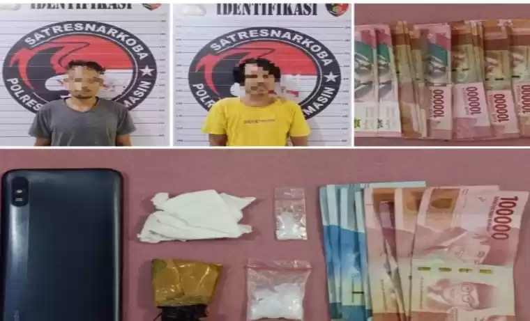 Dua pelaku transaksi sabu-sabu dan barang bukti saat diamankan Satresnarkoba Polresta Banjarmasin. (Foto: Antara)