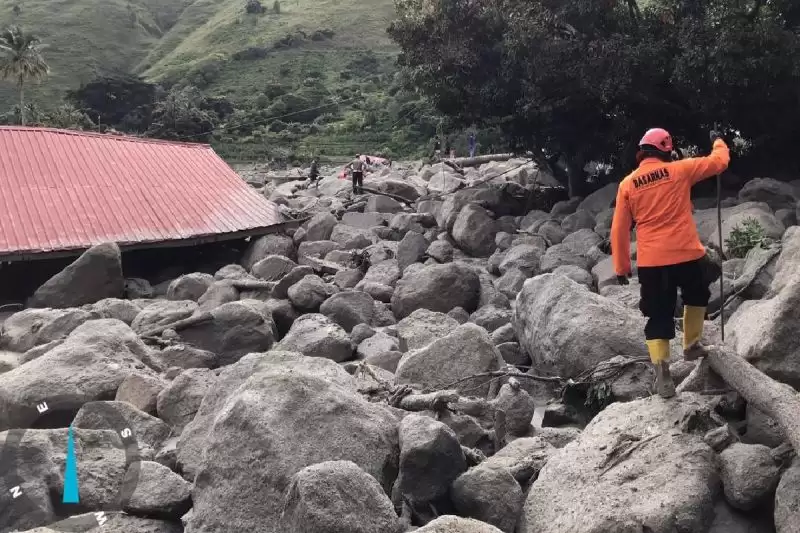 Lokasi banjir bandang dan longsong yang terjadi di kawasan pemukiman di Desa Simangulampe (Foto: Ant)