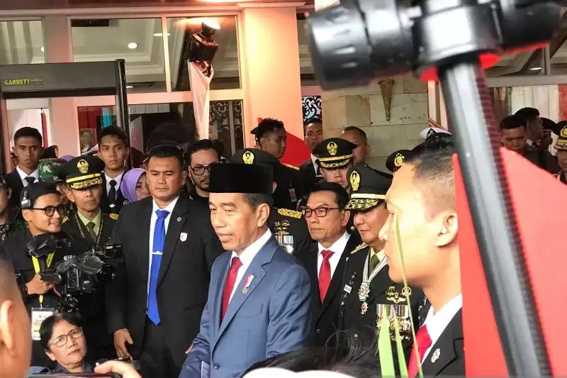Presiden Joko Widodo (Jokowi) usai menghadiri acara Rapim TNI-Polri di Mabes TNI, Cilangkap, Jakarta, Rabu (28/2). [Foto: ANTARA]