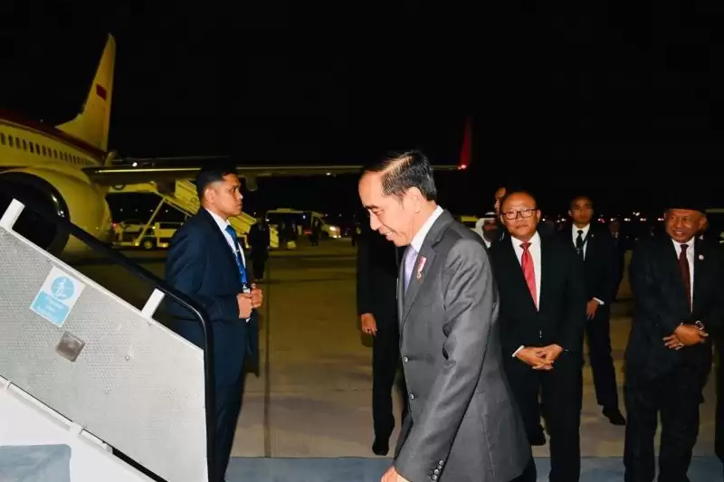 Presiden Joko Widodo bertolak kembali ke Tanah Air dari Dubai, Persatuan Emirat Arab, Sabtu (2/12) (Foto: ANTARA)