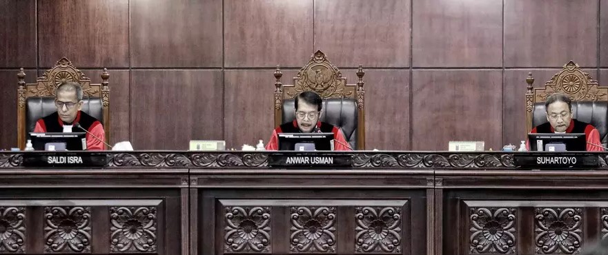 Ketua Mahkamah Konstitusi Anwar Usman, Hakim Konstitusi Saldi Isra dan Suhartoyo