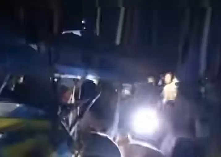 KA Probowangi Tabrak Minibus di Lumajang, 11 Orang Tewas [Foto: Tangkapan Layar]