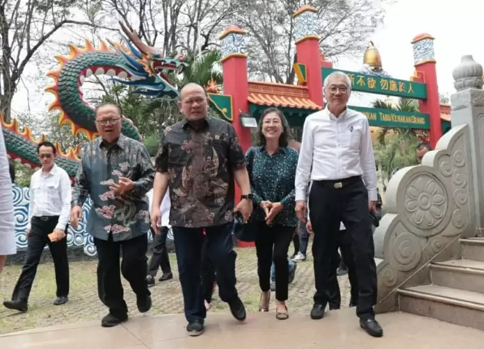 Ketua DPD RI AA LaNyalla Mahmud Mattalitti melakukan kunjungan ke Klenteng Kong Miao, untuk bersilaturahmi dengan Majelis Tinggi Agama Konghucu Indonesia (MATAKIN). [Foto: Doc. DPD]
