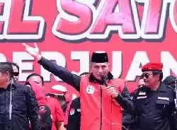 Edy Rahmayadi Menghadiri Acara Apel Satgas PDI Perjuangan di Lapangan Astaka, Komplek Gedung Serbaguna Pemerihtah Provinsi Sumut di Deli Serdang, Sabtu, 10 Agustus 2024