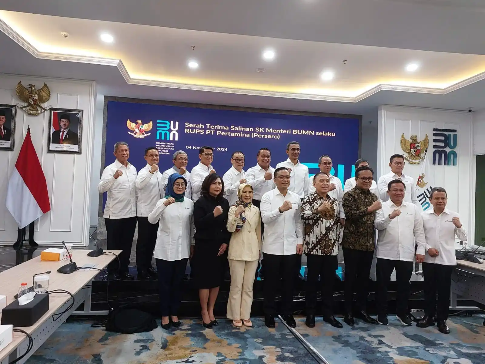 Kementerian Badan Usaha Milik Negara (BUMN) pada Senin (4/11) melakukan perubahan susunan Direksi dan Komisaris PT Pertamina (Persero) melalui Rapat Umum Pemegang Saham (RUPS)