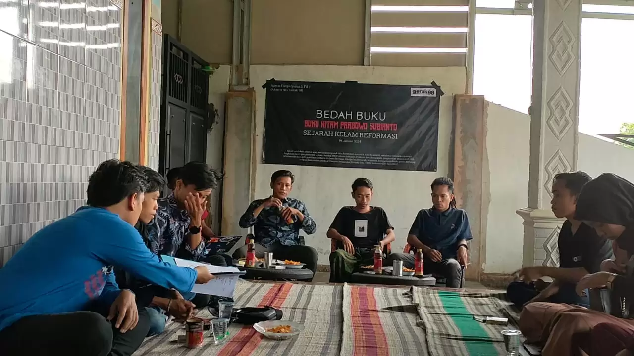 Sejumlah Aktivis Menggelar Bedah Buku Hitam Prabowo (Foto: Ist)