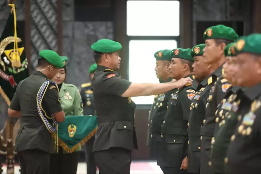 Kasad Jenderal Maruli Simanjuntak saat memimpin sertijab sejumlah Pati di Mabesad, Selasa (12/12). (Foto: Dok Dispenad)