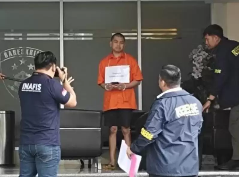 Polisi menggelar rekonstruksi kasus kematian anak Tamara diperankan langsung oleh pelaku di kantor Polda Metro Jaya, Rabu (28/2)
