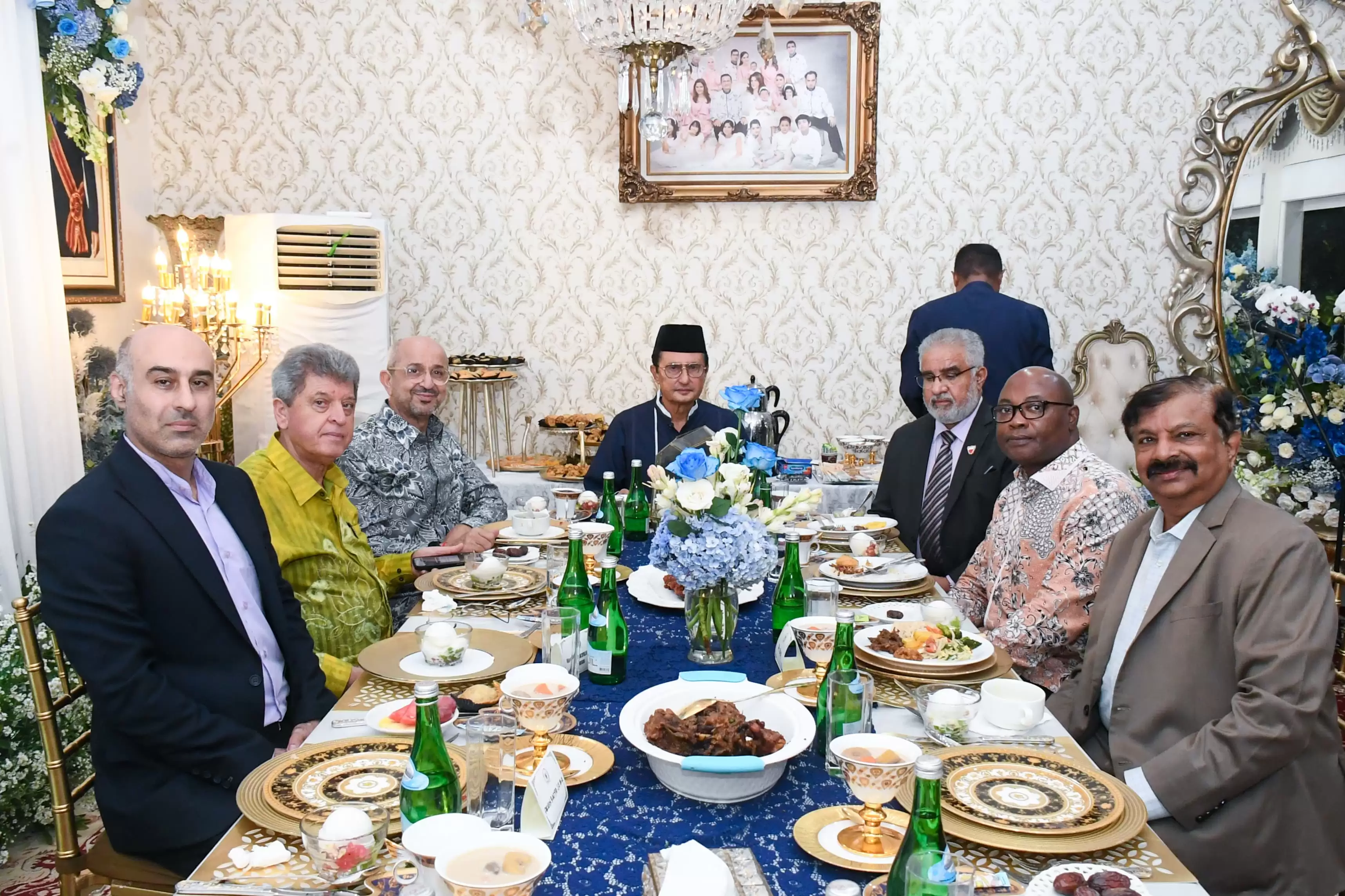 Wakil Ketua MPR RI, Fadel Muhammad (tengah) [Foto: Doc. MPR]