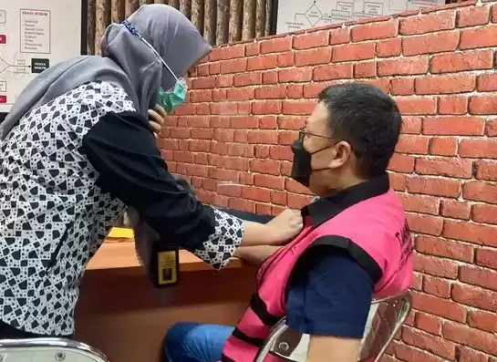 Kejaksaan Agung (Kejagung) telah melimpahkan berkas tahap dua milik adik Hendry Lie, Fandy Lie terkait kasus dugaan korupsi tata niaga komoditas timah wilayah izin usaha pertambangan (IUP) PT Timah Tbk pada 2015-2022 ke Kejaksaan Negeri Jakarta Selatan pada Jumat, 23 Agustus 2024. (Istimewa)