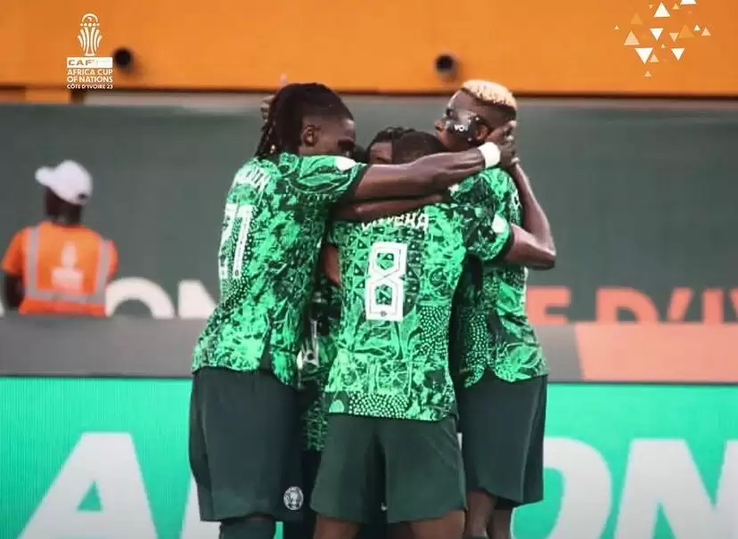 Pesepak bola Nigeria dalam laga perempat final di Felix Houphouet Boigny Stadium, Abidjan pada Sabtu (3/2) dini hari WIB. [Foto: Instagram]