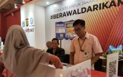 Bapenda membuka layanan Samsat untuk membayar pajak kendaraan bermotor di Jakarta. (Foto: Antara)