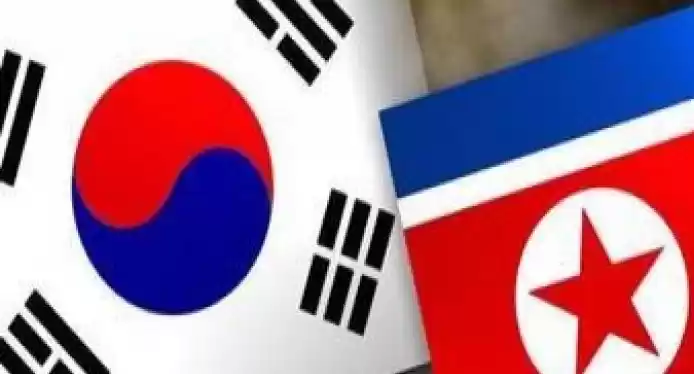 Bendera Korea Utara dan Korea Selatan. (Foto: Antara)