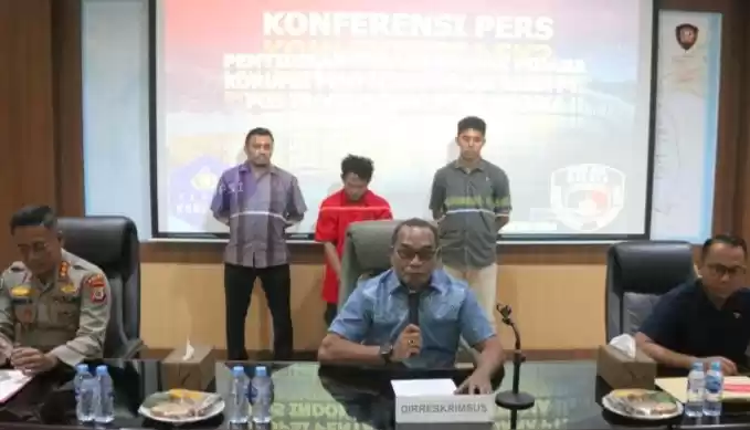 Direktur Reskrimsus Kombes Pol Hujra Soumena, saat konferensi pers, di Ambon. (Foto: Antara)