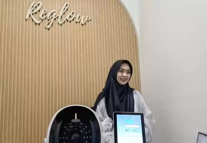 Dr Shindy Putri di klinik kecantikan miliknya di Solo, Jawa Tengah. (Foto: Antara)