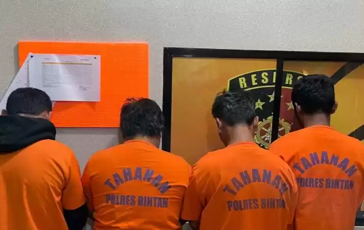 Polres Bintan, Polda Provinsi Kepulauan Riau (Kepri) menangkap empat orang pemain judi jenis kartu remi. (Foto: Antara)